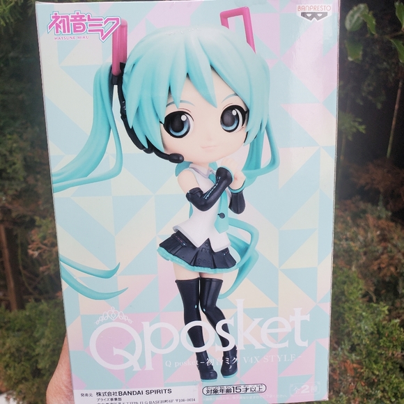 New Qposket Hatsune Miku Figure - Picture 2 of 3